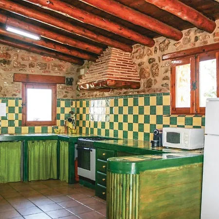 Holiday home 6 Bedroom Awesome In La Salzadella Mas D'en Rieres